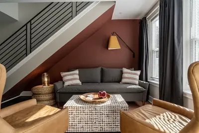 Image de Duplex fabuleusement conçu - avec parking gratuit dans la rue