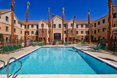 Image de King Suite. Free Breakfast. Outdoor Pool & Hot Tub. Great for Business Travelers!