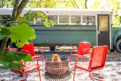 Emerald Gypsy Skoolie. . . . un bus scolaire chic et décalé