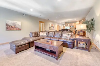 Image de Villa de montagne de luxe avec terrasse et accès facile aux pistes de ski + bain à remous / piscine / sauna communs!