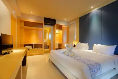 Image de Beau paysage avec piscine privée parfaite pour couple