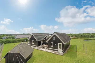 Image de Superbe maison à Tarm avec sauna
