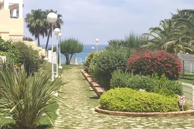 Image de Rez-de-chaussée avec vue sur la mer en PREMIÈRE Ligne De Plage