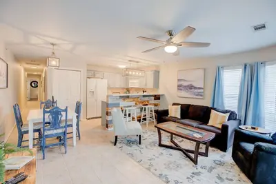 Image de Meilleur condo sur la rivière Guadalupe! Das River Haus!