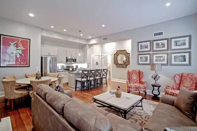 Image de Restored Historic Home 5 bedroom, 5 bath w/ 9 beds