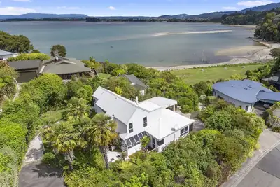 Image de Beach Front, Palms Beach House - Maison de vacances Kaiteriteri