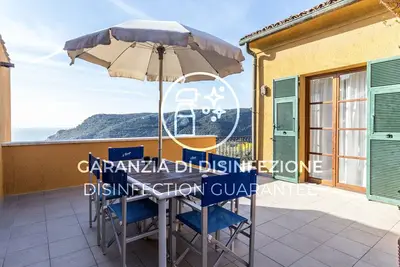Image de Apartment with terrace, swimming pool, Wi-Fi, A / C and parking