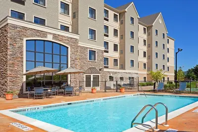 Image de King Suite. Free Breakfast. Seasonal Outdoor Pool. Gym. Close to Longwood Gardens!