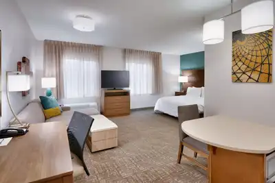 Image de King Suite. Free Breakfast. Pool & Hot Tub. Gym. Near Traverse Mountain Shopping Center!