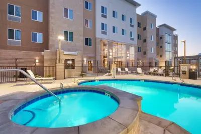 Image de Free Breakfast. Pool & Hot Tub. Gym. Your Next Vacation!