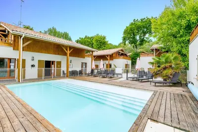 Image de Appart à 100m de la Plage + piscine!