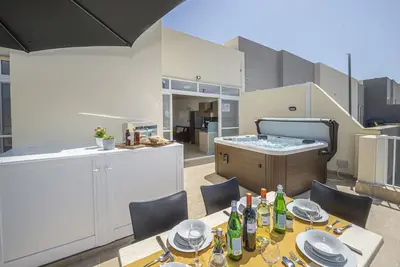 Image de Summer Breeze Penthouse avec bain à remous