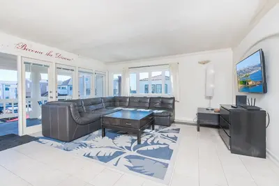 Image de Stay One House From the Sand | Unwind on the Oceanview Balcony & Live the Good Life