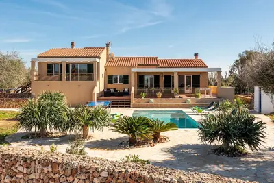 Image de Villa à la campagne, idéale pour les familles, avec piscine, barbecue, jeux de société. . .