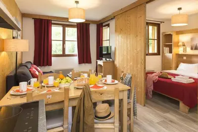 Image de Wifi, 100m des commerces, remise en forme, piscine, balcon, parking, télévision, casier à ski, 68m²