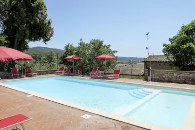 Agréable appartement pour 4 personnes avec Wifi, piscine, Tv, patio, animaux admis et parking