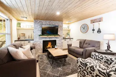 Image de Sunny Forest Cottage Ultra Modern 2br Moonridge Chalet