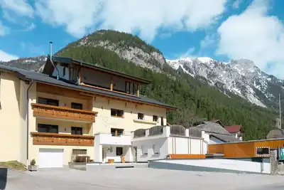 Image de Merveilleuse maison de vacances privée pour 10 personnes avec Wifi, Tv, terrasse et parking