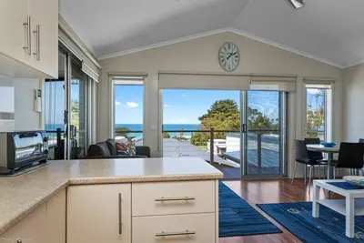 Image de Bay Bliss Cabin - set in a popular caravan park