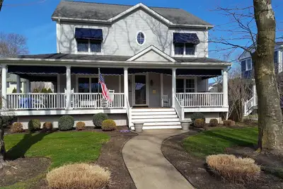 Image de Maison de luxe et retraite côtière, dans le Manasquan désirable, pittoresque et charmant