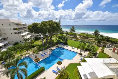 Image de Beachfront penthouse with stunning pool and ocean views