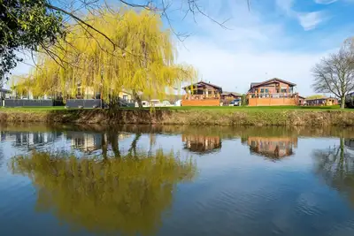 Image de Kingfisher lodge with wonderful river views just 1 mile from Stratford upon Avon