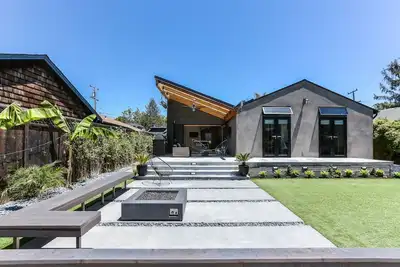 Image de Recently Renovated Home in Highly Coveted & Convenient Sycamore Park