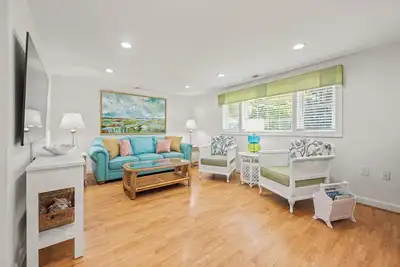 Image de Charming Coastal Retreat in Manteo – Newly Remodeled & Ready for Your Stay!