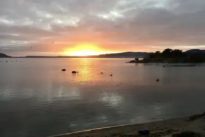 Image de Appartement au bord du lac près de la ville