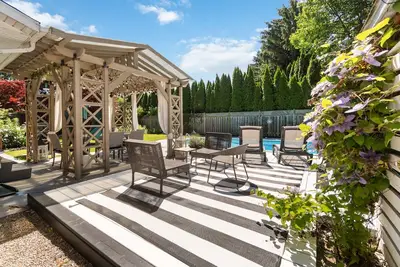 Image de Bonne maison avec piscine creusée chauffée à Notl