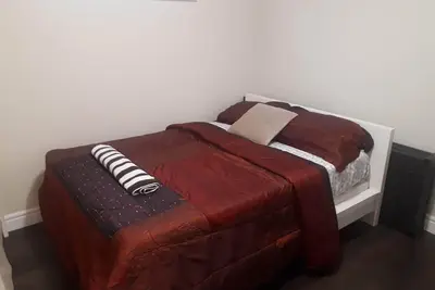 Image de Suite de 2 chambres entièrement meublée avec 'Bidet' et beaucoup de papier toilette