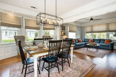 Image de The Main Street House - Designer Napa Home