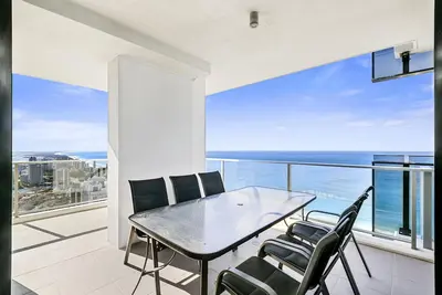 Image de Circle on Cavill - 3 Bedroom Sub Penthouse Ocean Airbnb -5 Night