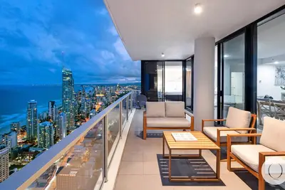Image de Circle on Cavill - 5 Bedroom Sub Penthouse Airbnb - 5 Night