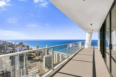 Image de Circle on Cavill - 3 Bedroom Sub Penthouse Ocean Airbnb -3 Night