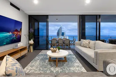 Image de Circle on Cavill - 5 Bedroom Sub Penthouse Airbnb - 3 Night