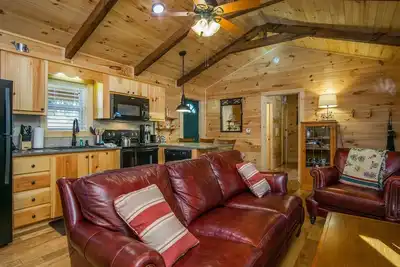Image de Creekside Log Cabin près de la forêt de Pisgah