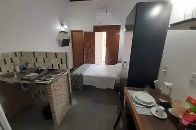 Image de Kitchenette moderne et élégante avec balcon 4b