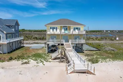 Image de Oceanfront Home, Private Beach Access, sunrise views, pet friendly