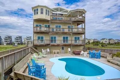 Image de Hou la la! Oceanfront Home, piscine privée, salle des médias, accès à la plage privée