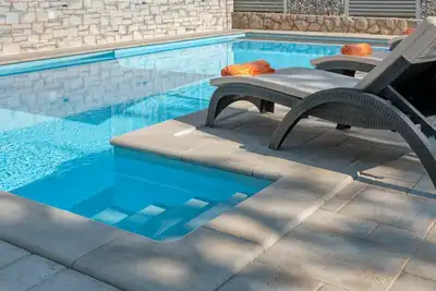 Image de Maison de vacances privée avec bain à remous, piscine privée, climatisation, Wifi, Tv, terrasse