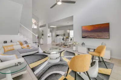 Image de Awesome Vacation Home w/Private Heated Pool/Spa Games Rm, Wi-Fi + Disney 10 Mins