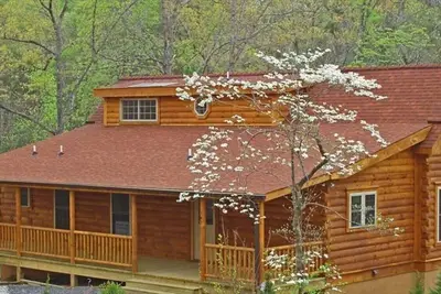 Image de Lakefront Mountain Cabin dans le lac Lure, Caroline du Nord, Blue Ridge Area
