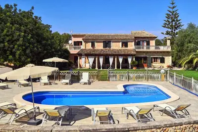 Image de Nice country house with pool & a\/c for up to 12