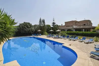 Image de Country house with pool & acc for up to 18 people