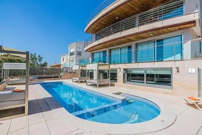 Image de Luxurious villa with sea views, outdoor pool, heated pool and jacuzzi