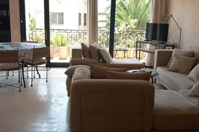 Image de lumières à Mogador, le charme d'essaouira et l'attrait du bord de mer! A quelques mètre vous êtes déjà sur la plage. Vous pourrez découvrir ses nombreux souks et explorer ses environs facilement.