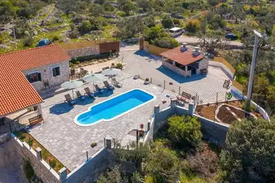 Image de Maison pour la famille avec la piscine Stupin Celine, Rogoznica (K-18194)