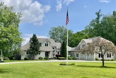 Image de Enjoy Every Season at this Serene Estate with Incredible Mountain Views!