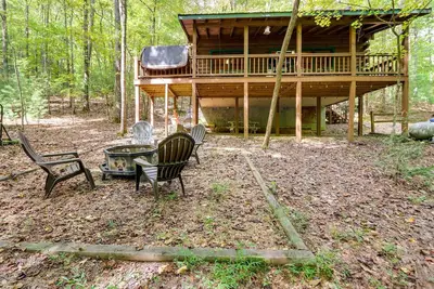 Image de Nouveau! Dreamy Cherry Log Cabin w \/ Hot Tub + Fire Pit!